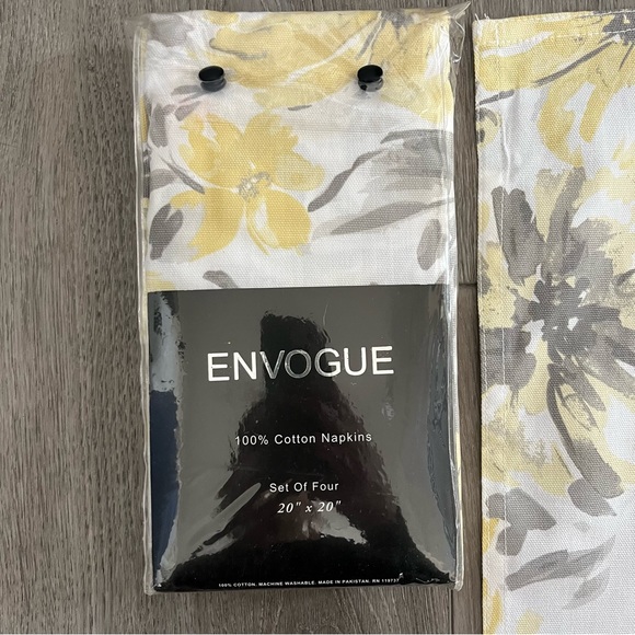 New Envogue Fabric Napkins 100% Cotton Set of 7 Yellow Gray White Floral design - Picture 3 of 4